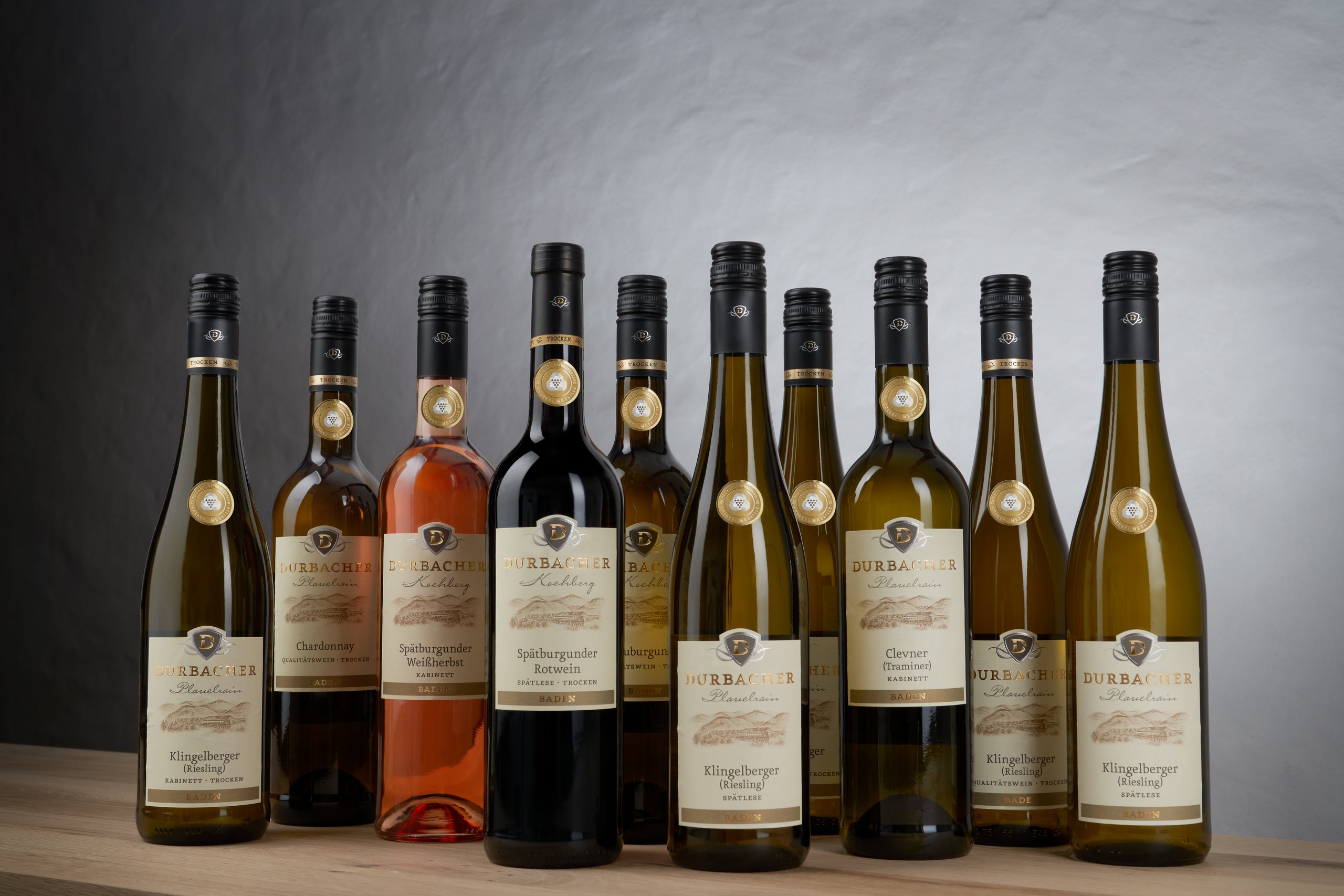 Różne wielkości paczek z winem